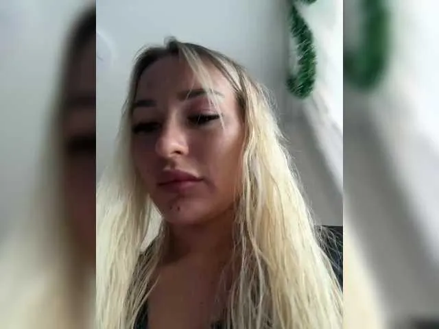 HannaMaison – webcam model profile photo Image 3