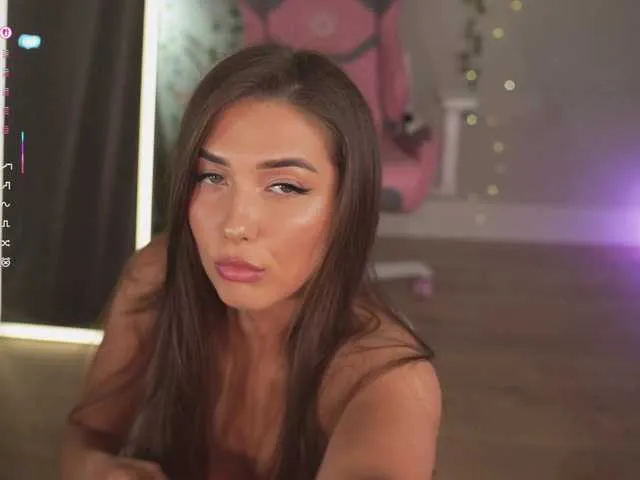 MadelineLane – webcam model profile photo Image 6