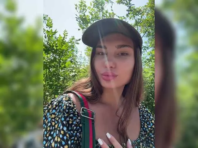 MelinaLuviani – webcam model profile photo Image 8