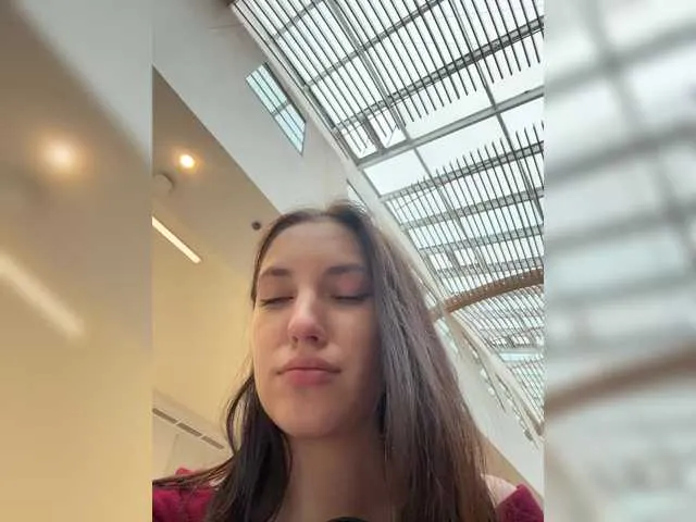 Bella – webcam model profile photo Image 10