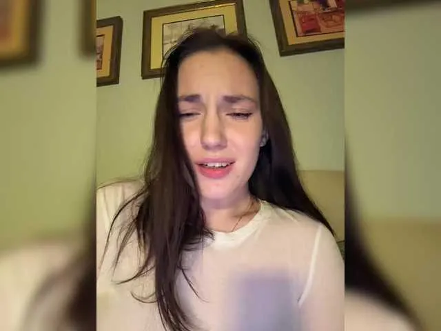 Bella – webcam model profile photo Image 13