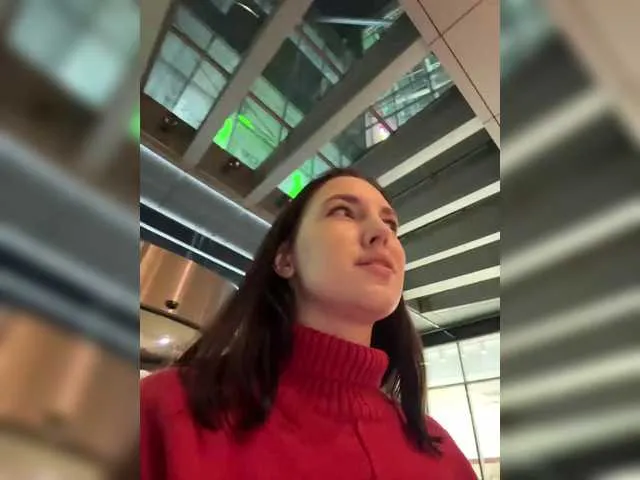 Bella – webcam model profile photo Image 17