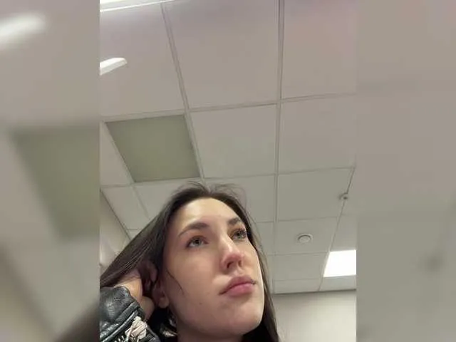 Bella – webcam model profile photo Image 18