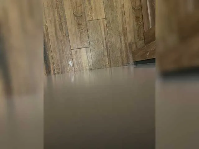 MiraKova – webcam model profile photo Image 7