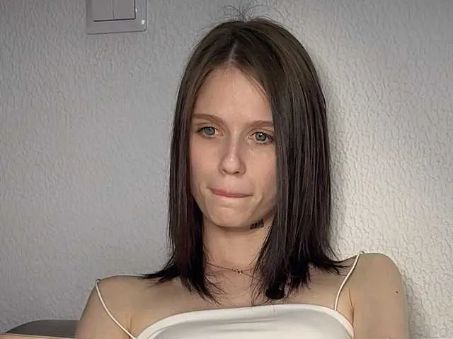 Dolce – webcam model profile photo Image 4