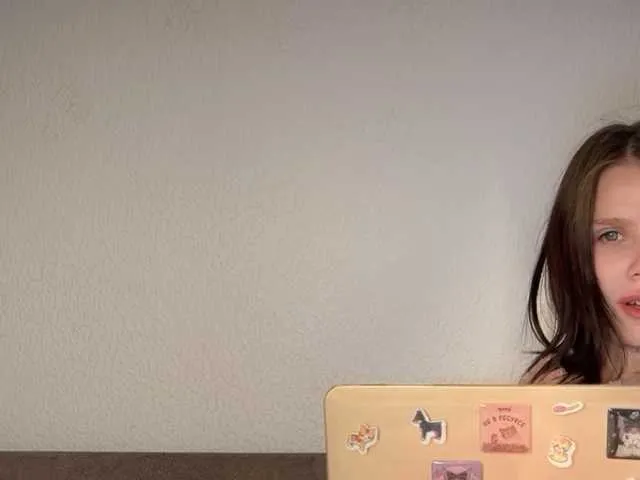 Dolce – webcam model profile photo Image 6