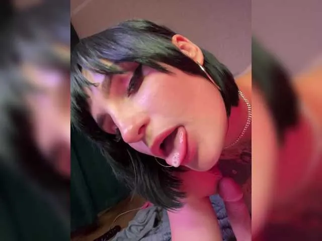 MiraKova – webcam model profile photo Image 15