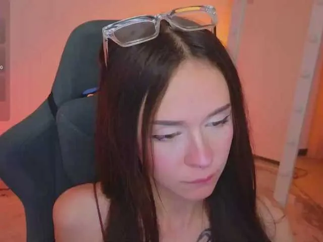 SarithaBroun – webcam model profile photo Image 9