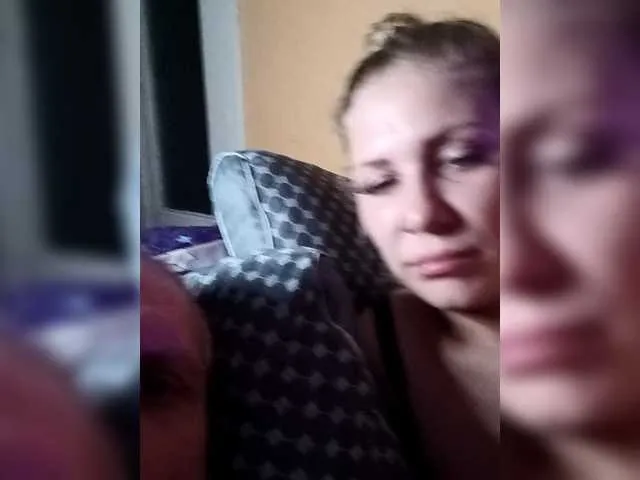 AdeleWood – webcam model profile photo Image 8