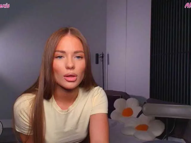 LaraCharm – webcam model profile photo Image 14