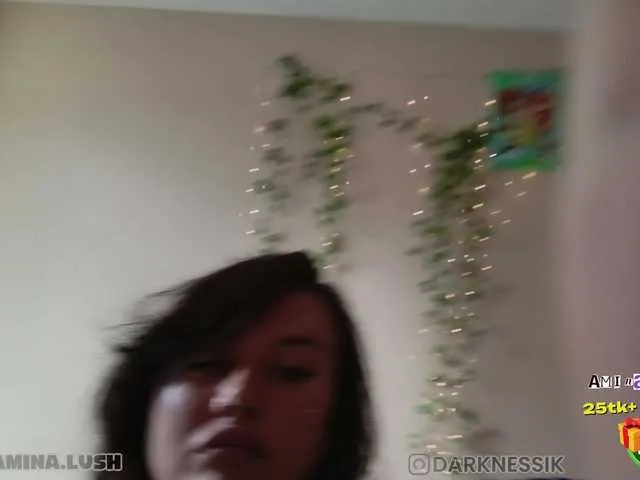 Skyller – webcam model profile photo Image 8