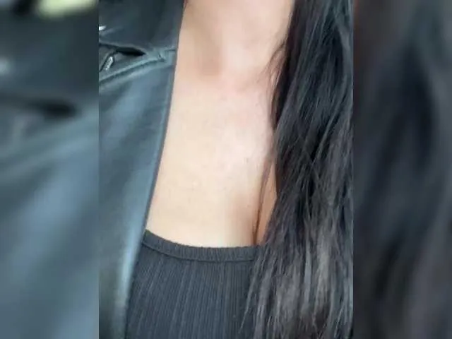 AnnieArias – webcam model profile photo Image 14