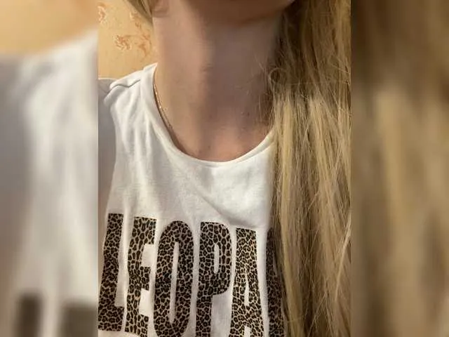 CristinaRous – webcam model profile photo Image 3