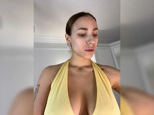 EstefaniaBrown – webcam model profile photo Image 18