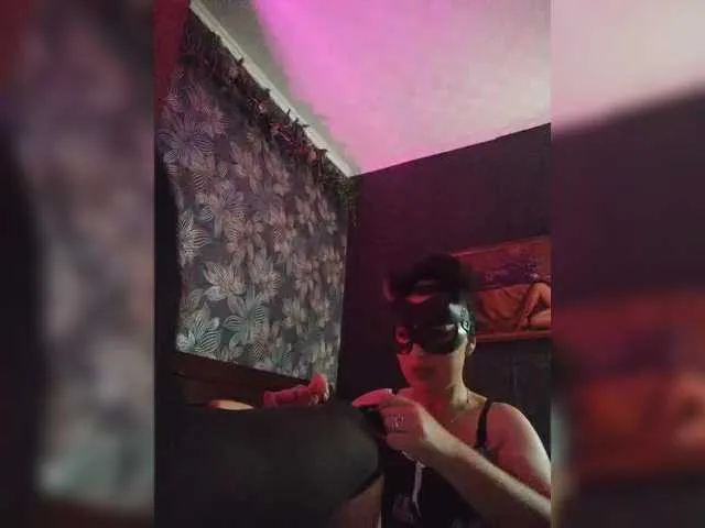 Bella – webcam model profile photo Image 2