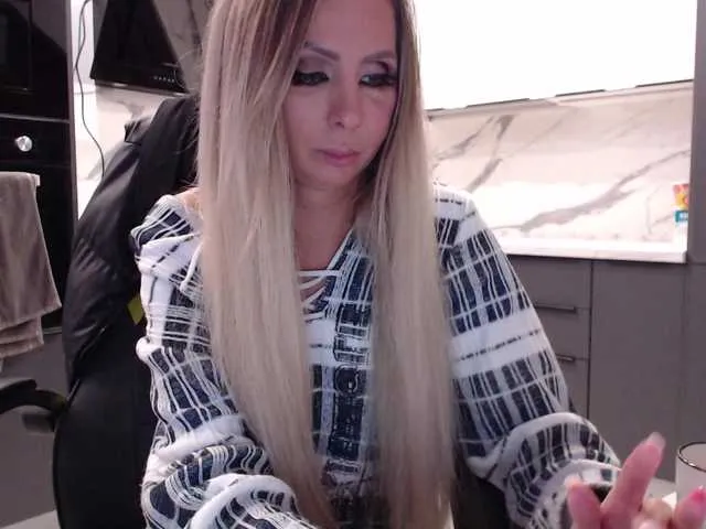 Dolce – webcam model profile photo Image 14