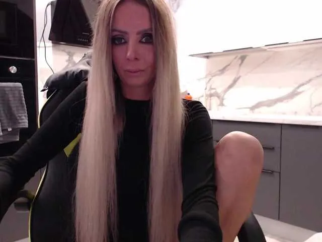 Dolce – webcam model profile photo Image 16