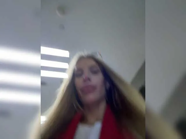 Dolce – webcam model profile photo Image 7