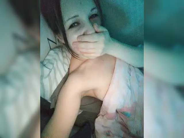 Evie – webcam model profile photo Image 12