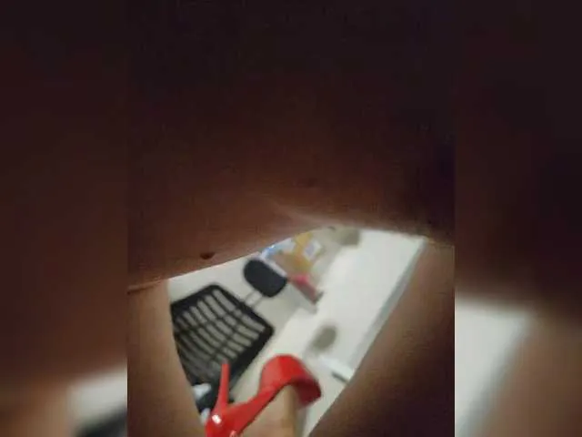 Evie – webcam model profile photo Image 17