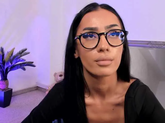 Runarunapi – webcam model profile photo Image 12