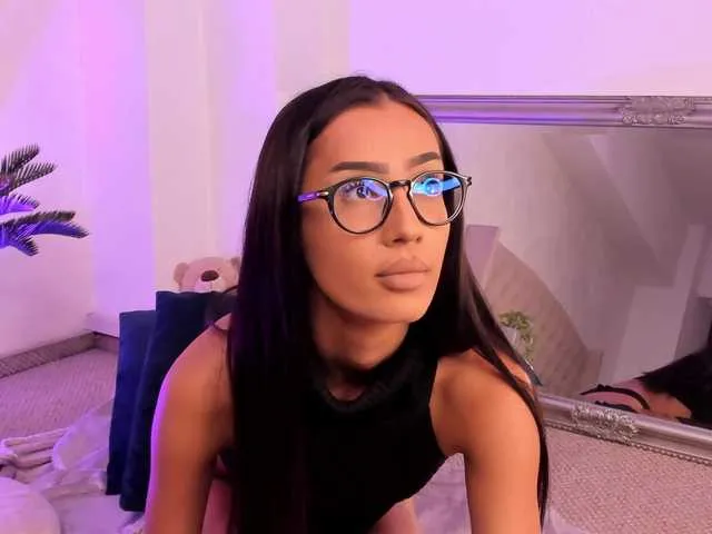 Runarunapi – webcam model profile photo Image 5