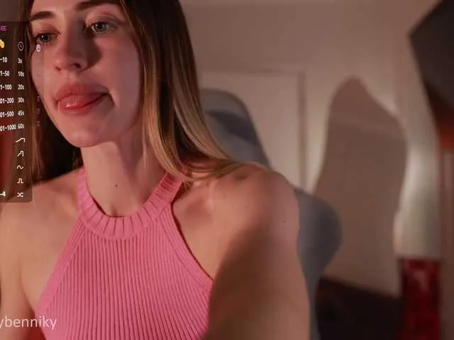 MiraKova – webcam model profile photo Image 6