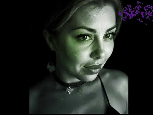 EwaBrown – webcam model profile photo Image 4