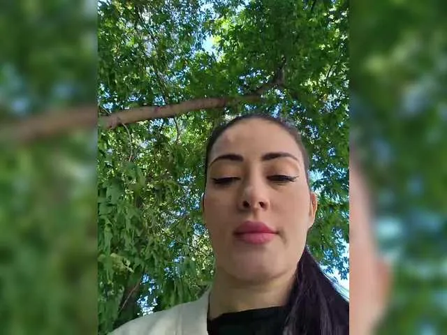 SarithaBroun – webcam model profile photo Image 14