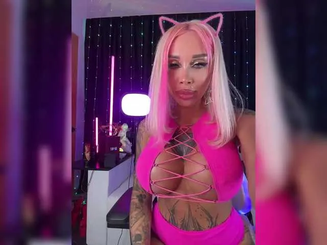 Bella – webcam model profile photo Image 2