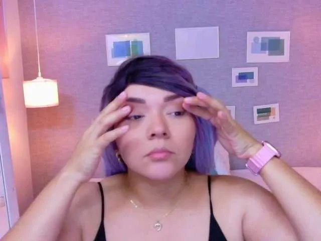 Dolce – webcam model profile photo Image 12