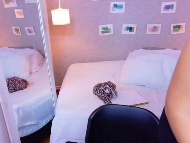 Dolce – webcam model profile photo Image 14