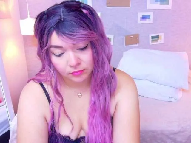 Dolce – webcam model profile photo Image 3