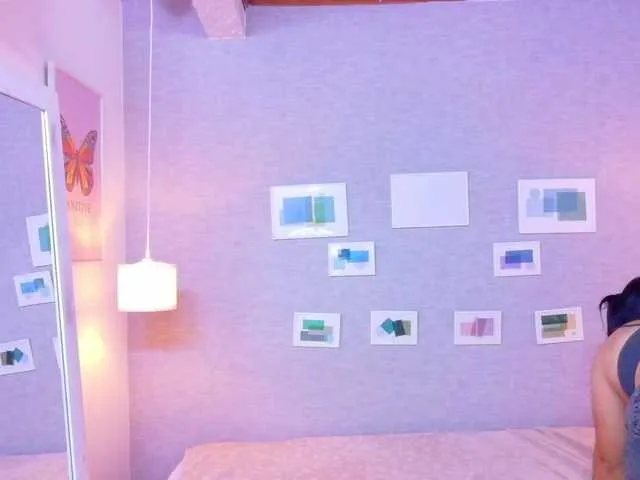 Dolce – webcam model profile photo Image 5