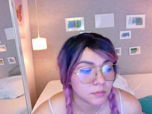 Dolce – webcam model profile photo Image 9