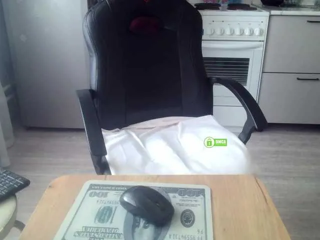 Dolce – webcam model profile photo Image 11