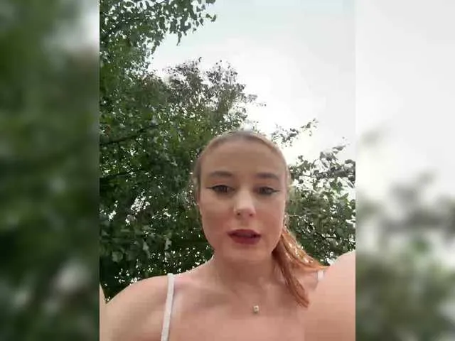 IORio2 – webcam model profile photo Image 11