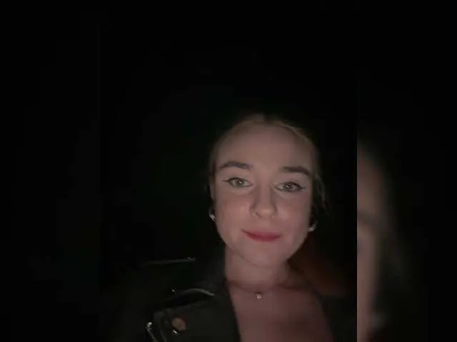 IORio2 – webcam model profile photo Image 14