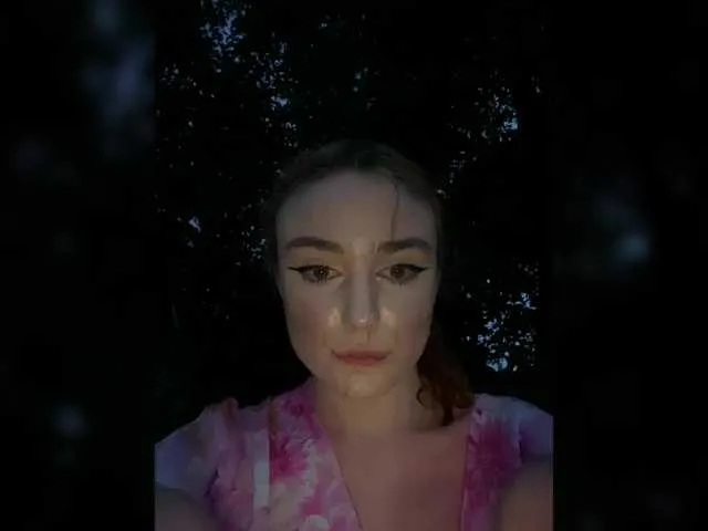 IORio2 – webcam model profile photo Image 8