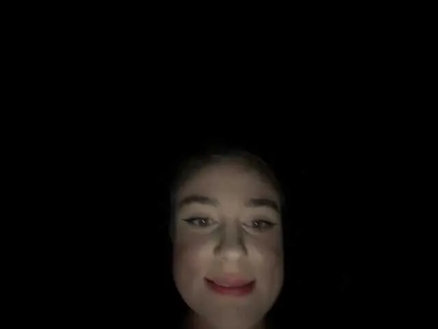 IORio2 – webcam model profile photo Image 9