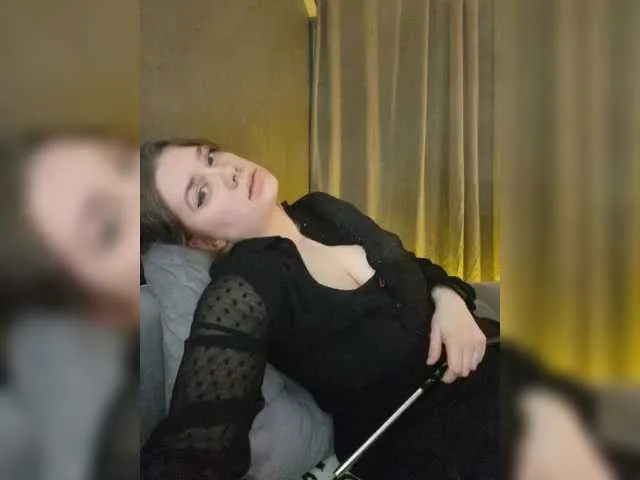 Sarawhitee – webcam model profile photo Image 10