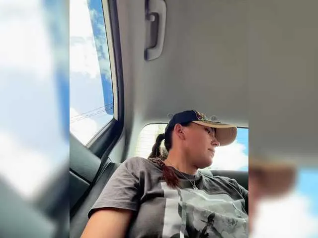 Brilliant-Kiss – webcam model profile photo Image 16