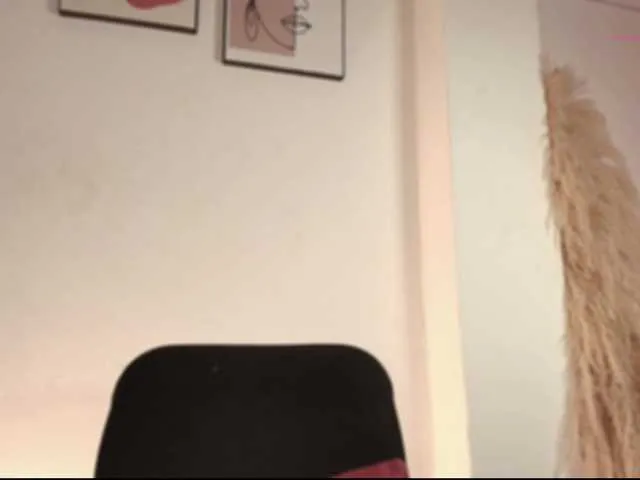 Dolce – webcam model profile photo Image 19