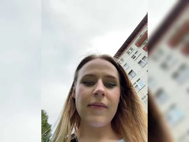 GrettaGrand – webcam model profile photo Image 13