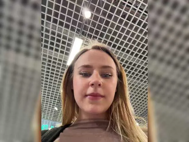 GrettaGrand – webcam model profile photo Image 9