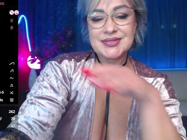 Dolce – webcam model profile photo Image 15