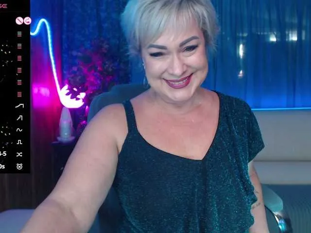 Dolce – webcam model profile photo Image 17