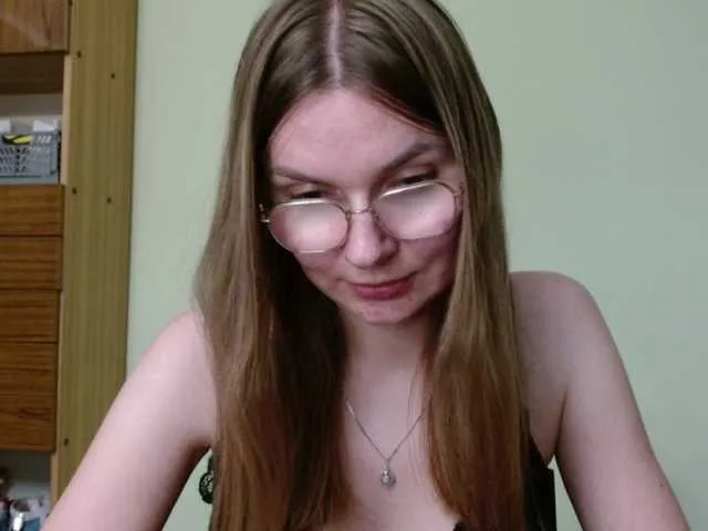 Dolce – webcam model profile photo Image 18