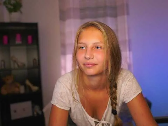 Brilliant-Kiss – webcam model profile photo Image 3