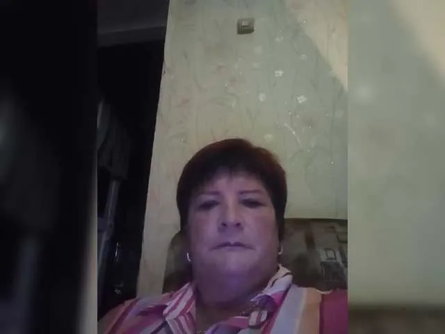 AdeleWood – webcam model profile photo Image 2